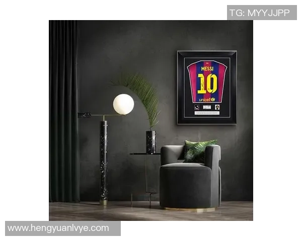 足球巨星定妆照两位球员同框展现英姿凝聚未来荣耀与期待